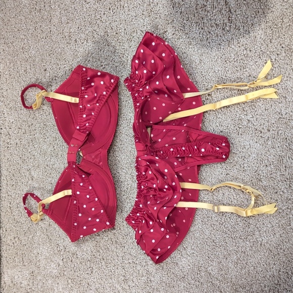 Victoria's Secret Bra and Panty Set - Picture 4 of 4